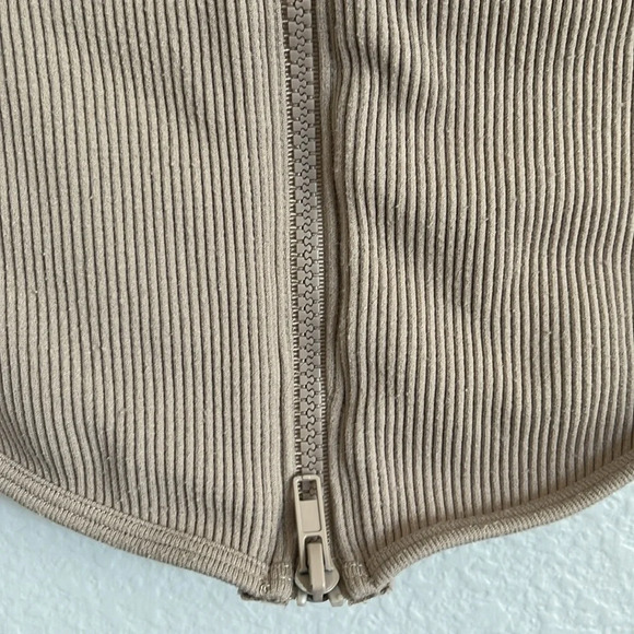 PrettyLittleThing Taupe Long Sleeve Zip Up Top - Picture 4 of 8